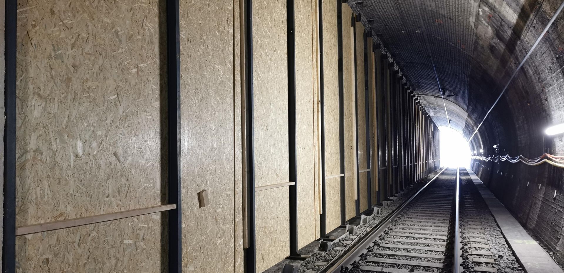 Bommersteintunnel-Schutzwand-Betriebsseite Bommersteintunnel-Schutzwand-Betriebsseite