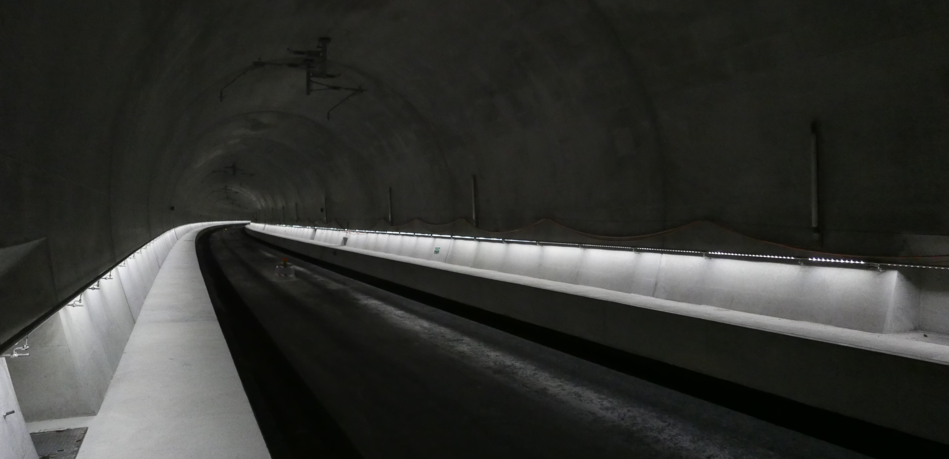 Rosshäuserntunnel_handraiLIT_1