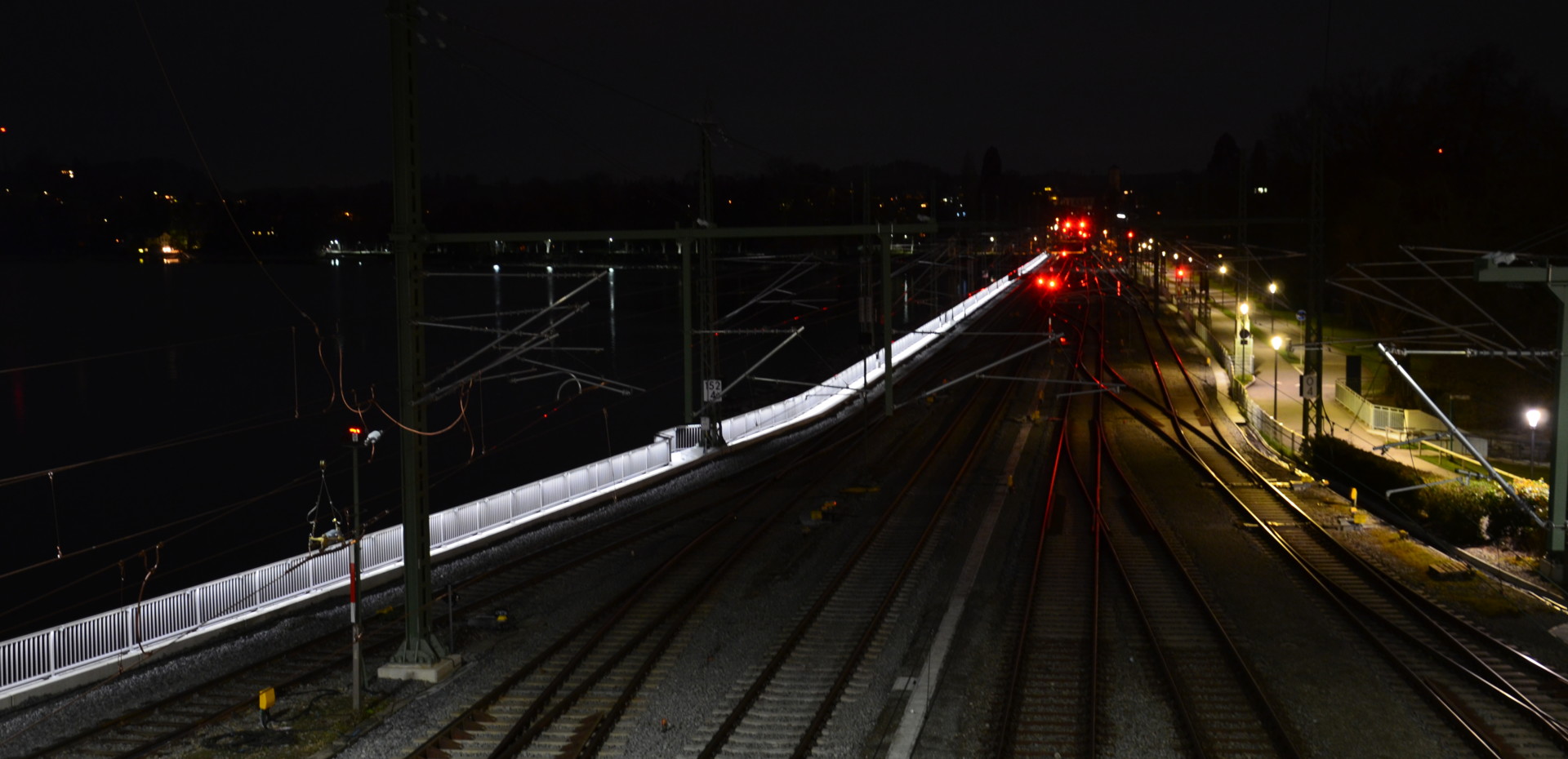 LED-Handlauf „HandrailIT“ - Lindau Seedamm bei Nacht