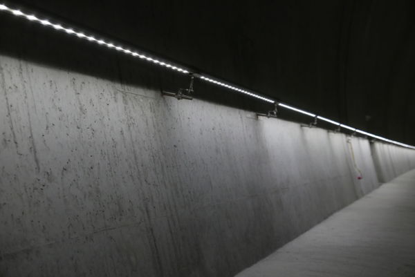 Anwendungsbeispiel Rosshäuserntunnel (Bern, Schweiz) LED Handlauf und Tunnelleuchten