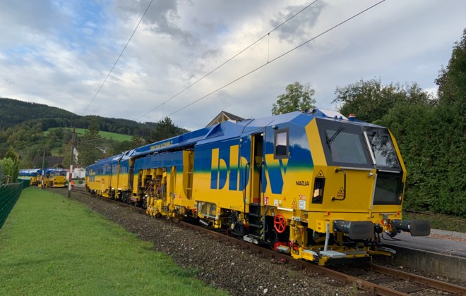 Gleis- und Weichenstopfmaschine 09-8x4 4 S Dynamic E³